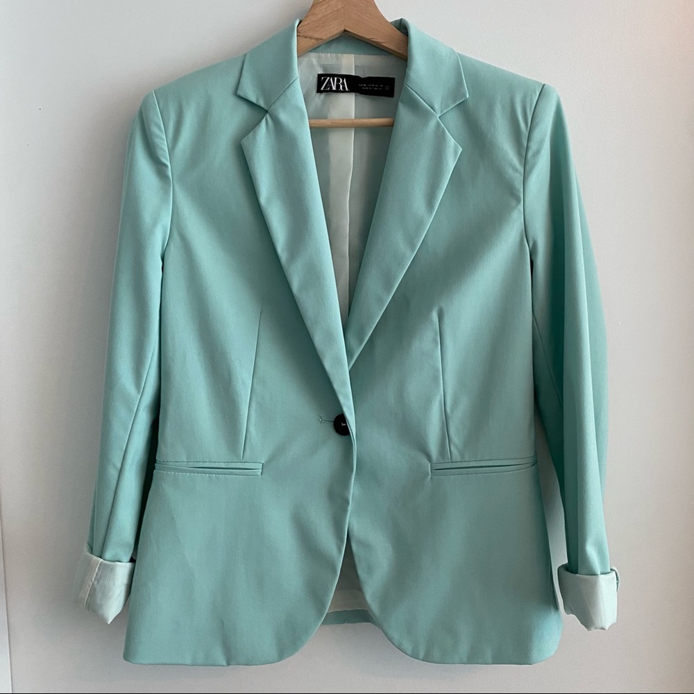 ZARA new baby blue blazer, black button